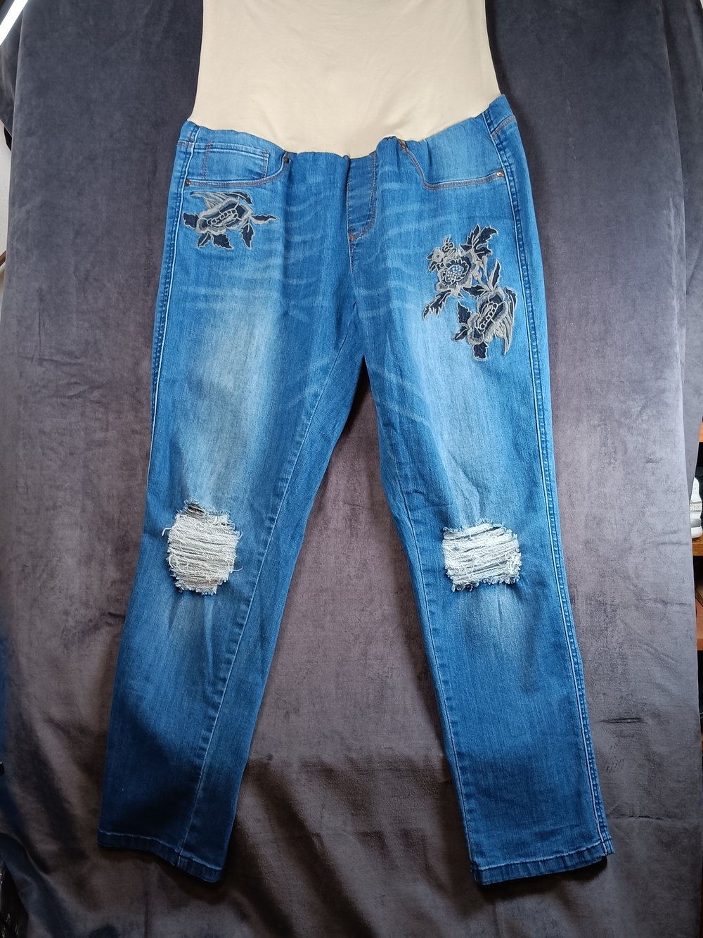 Maternity Embroidered Straight-Leg Women’s Jeans in Blue
